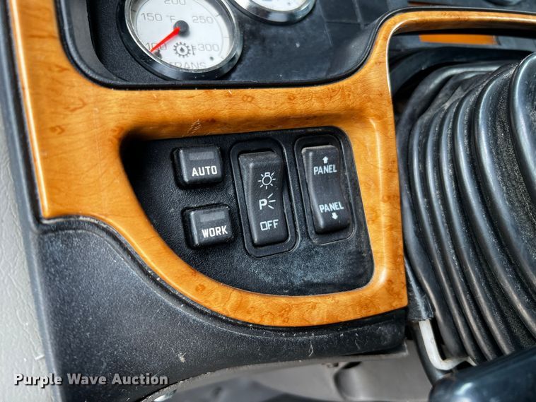 image for item DQ1994 2008 International Prostar semi truck