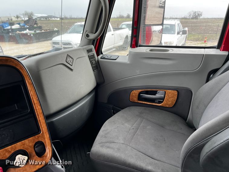 image for item DQ1994 2008 International Prostar semi truck