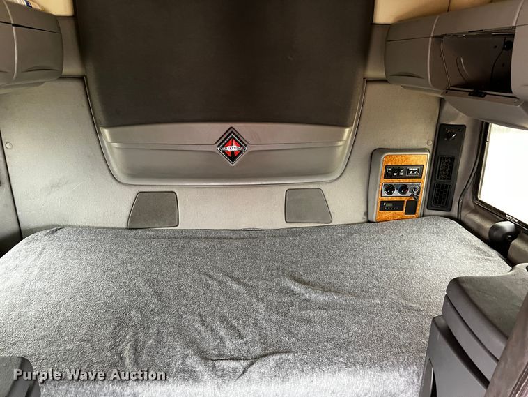 image for item DQ1994 2008 International Prostar semi truck