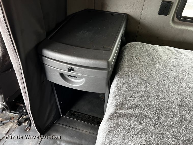 image for item DQ1994 2008 International Prostar semi truck