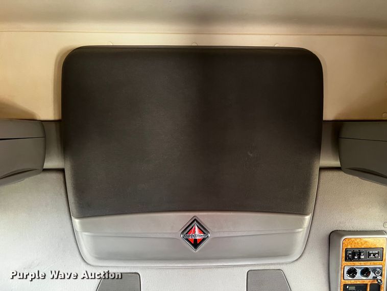 image for item DQ1994 2008 International Prostar semi truck