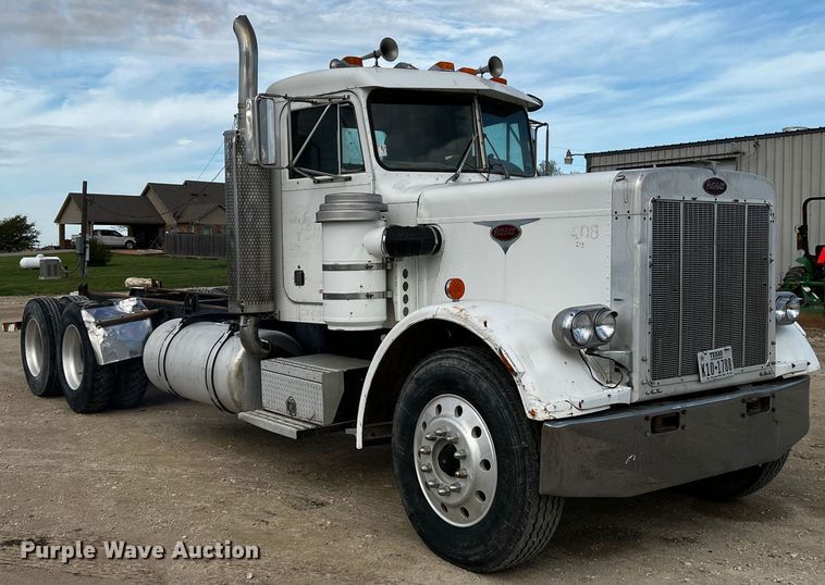 image for item DQ2022 1985 Peterbilt 359  truck cab and chassis