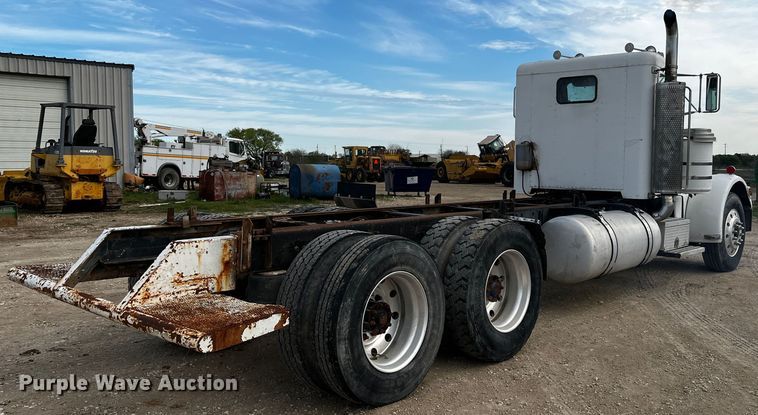 image for item DQ2022 1985 Peterbilt 359  truck cab and chassis