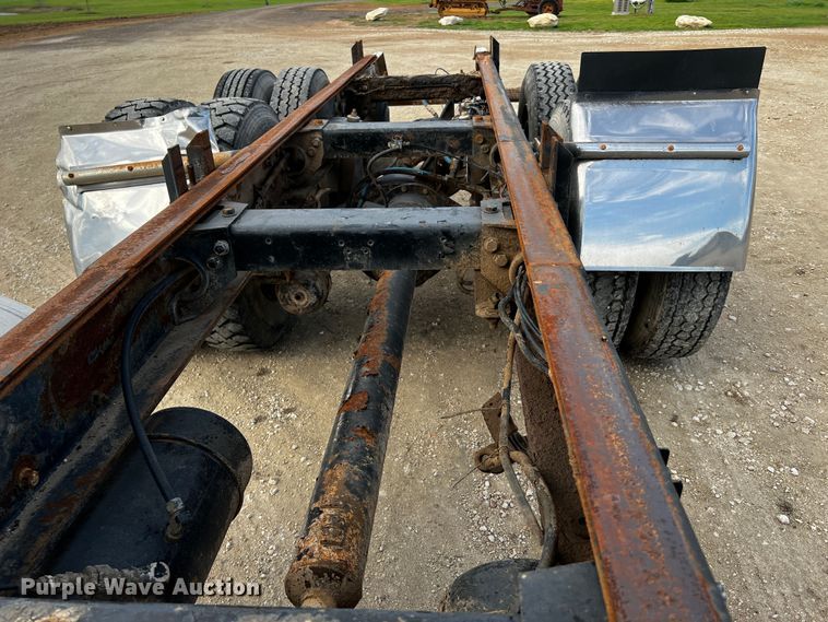 image for item DQ2022 1985 Peterbilt 359  truck cab and chassis