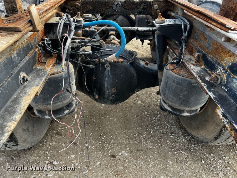 image for item DQ2022 1985 Peterbilt 359  truck cab and chassis