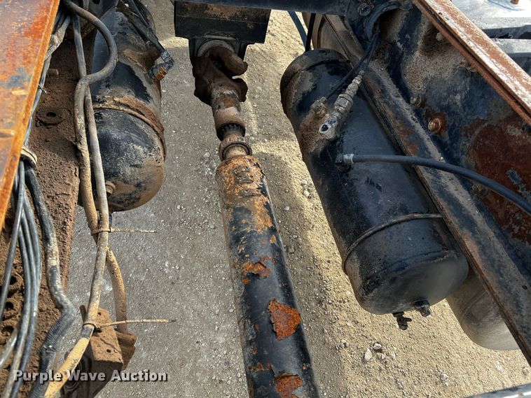 image for item DQ2022 1985 Peterbilt 359  truck cab and chassis