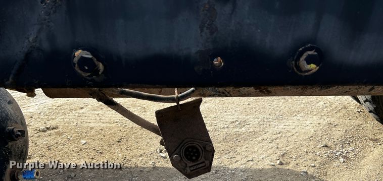 image for item DQ2022 1985 Peterbilt 359  truck cab and chassis