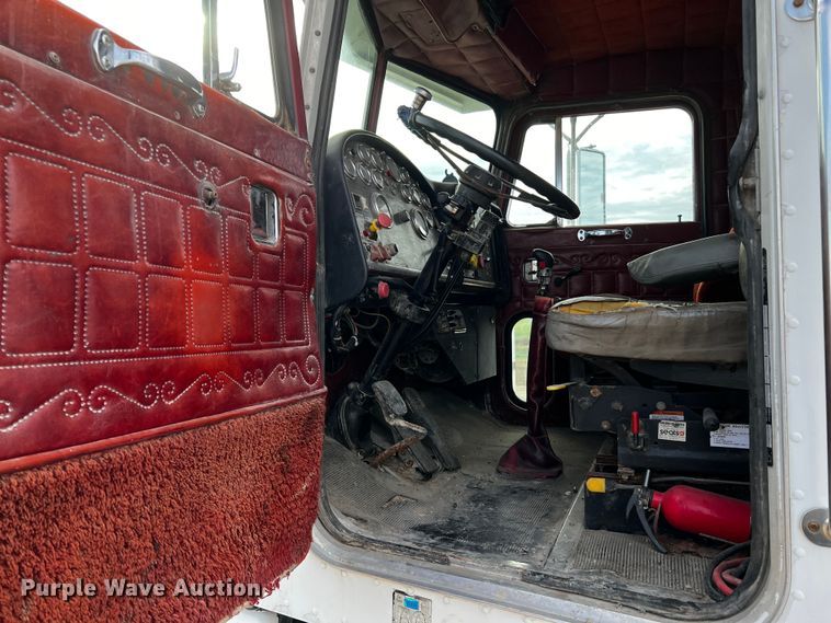 image for item DQ2022 1985 Peterbilt 359  truck cab and chassis