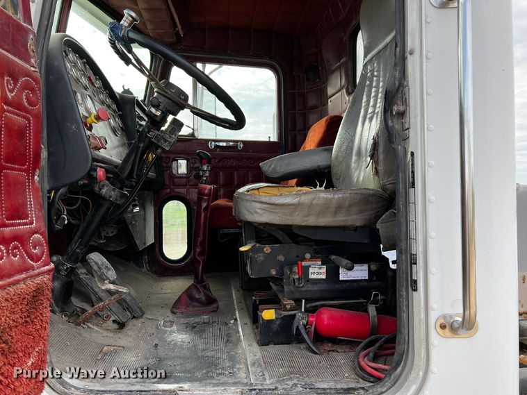 image for item DQ2022 1985 Peterbilt 359  truck cab and chassis