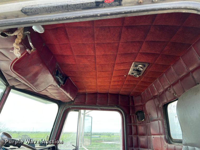 image for item DQ2022 1985 Peterbilt 359  truck cab and chassis