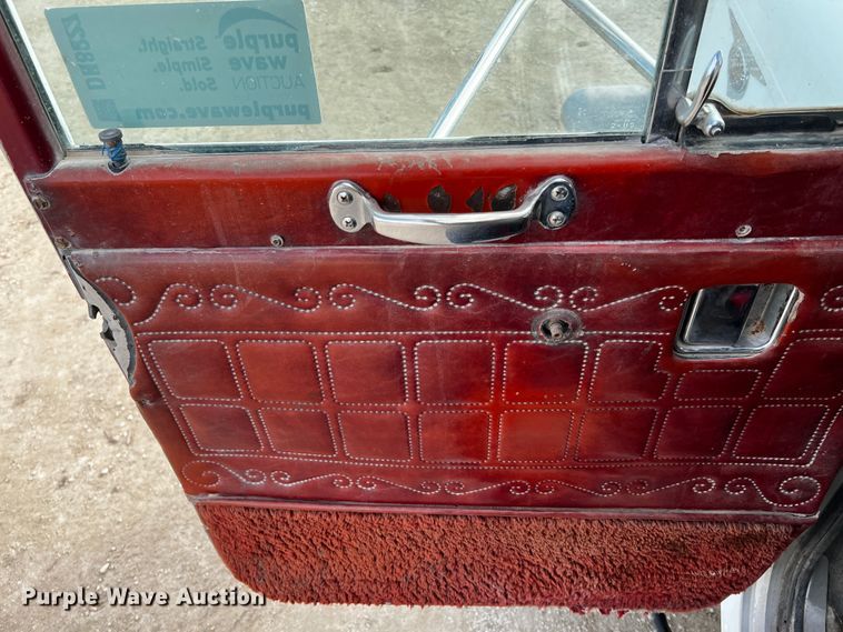 image for item DQ2022 1985 Peterbilt 359  truck cab and chassis