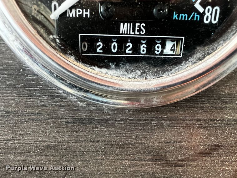 image for item DQ2022 1985 Peterbilt 359  truck cab and chassis