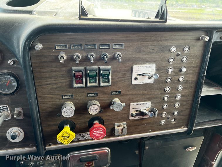 image for item DQ2022 1985 Peterbilt 359  truck cab and chassis