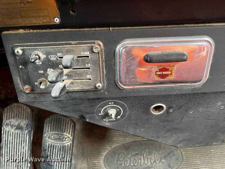 image for item DQ2022 1985 Peterbilt 359  truck cab and chassis