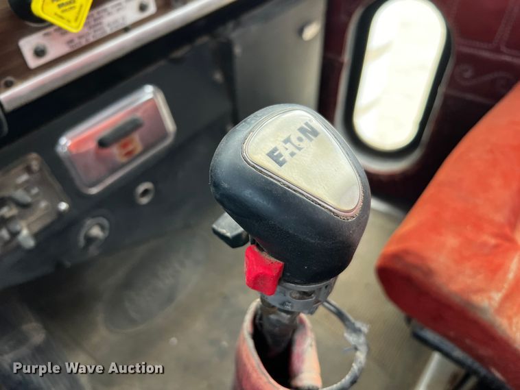 image for item DQ2022 1985 Peterbilt 359  truck cab and chassis