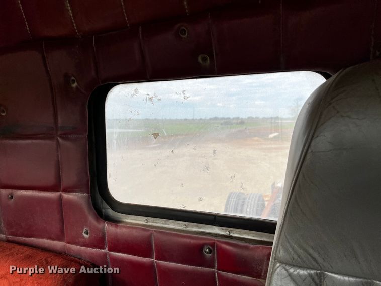 image for item DQ2022 1985 Peterbilt 359  truck cab and chassis