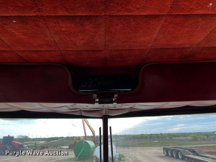 image for item DQ2022 1985 Peterbilt 359  truck cab and chassis