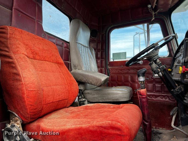 image for item DQ2022 1985 Peterbilt 359  truck cab and chassis