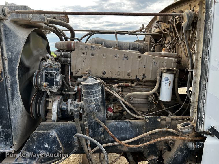 image for item DQ2022 1985 Peterbilt 359  truck cab and chassis