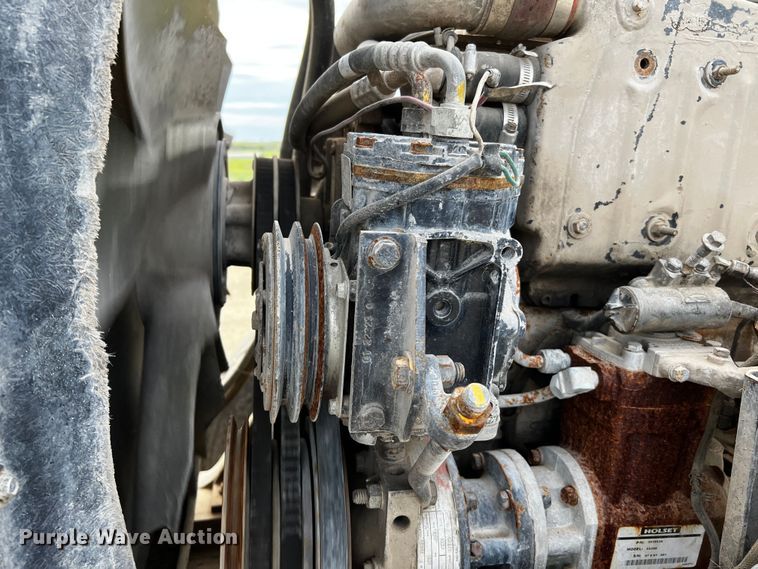 image for item DQ2022 1985 Peterbilt 359  truck cab and chassis