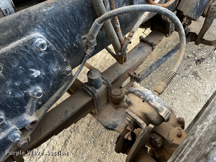 image for item DQ2022 1985 Peterbilt 359  truck cab and chassis