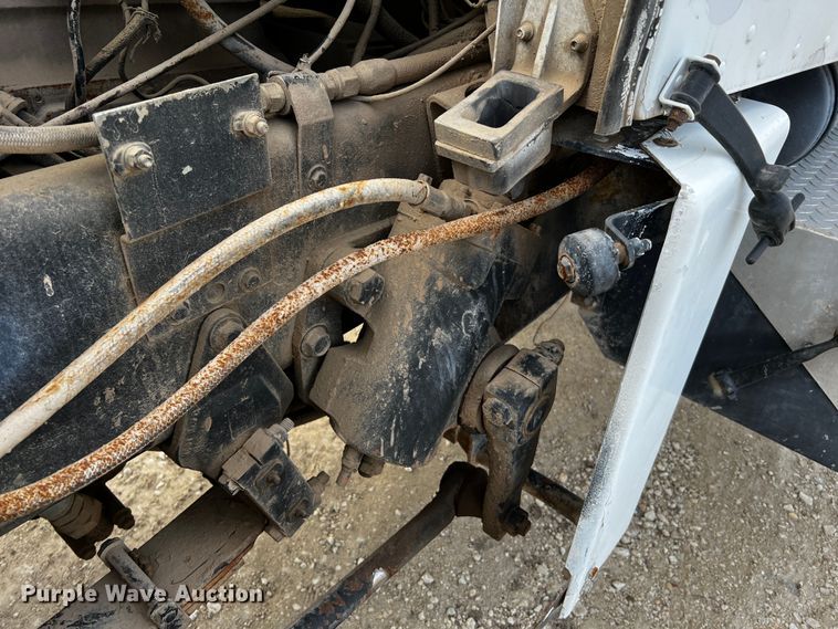 image for item DQ2022 1985 Peterbilt 359  truck cab and chassis