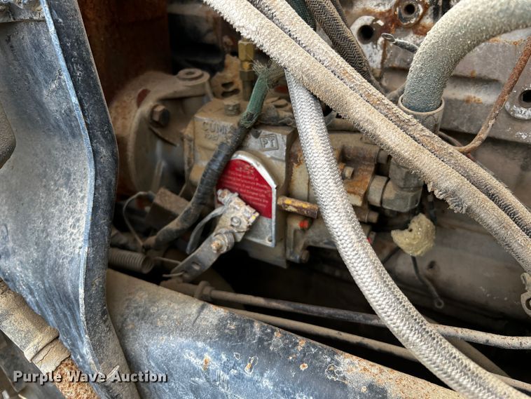 image for item DQ2022 1985 Peterbilt 359  truck cab and chassis