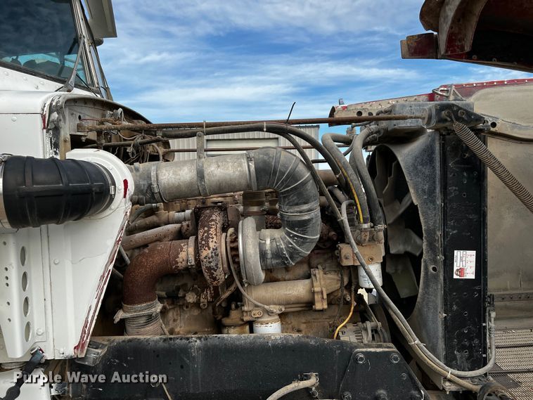 image for item DQ2022 1985 Peterbilt 359  truck cab and chassis