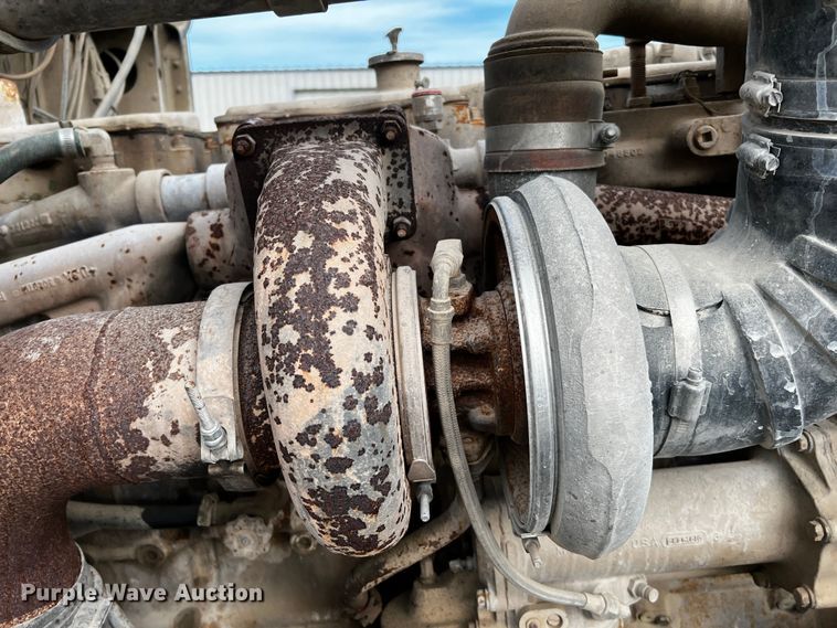 image for item DQ2022 1985 Peterbilt 359  truck cab and chassis