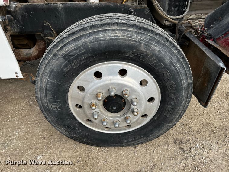 image for item DQ2022 1985 Peterbilt 359  truck cab and chassis