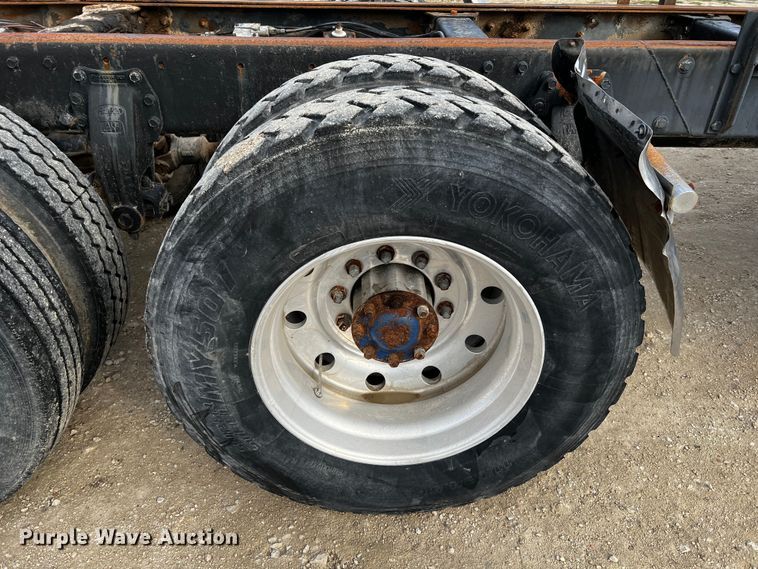 image for item DQ2022 1985 Peterbilt 359  truck cab and chassis