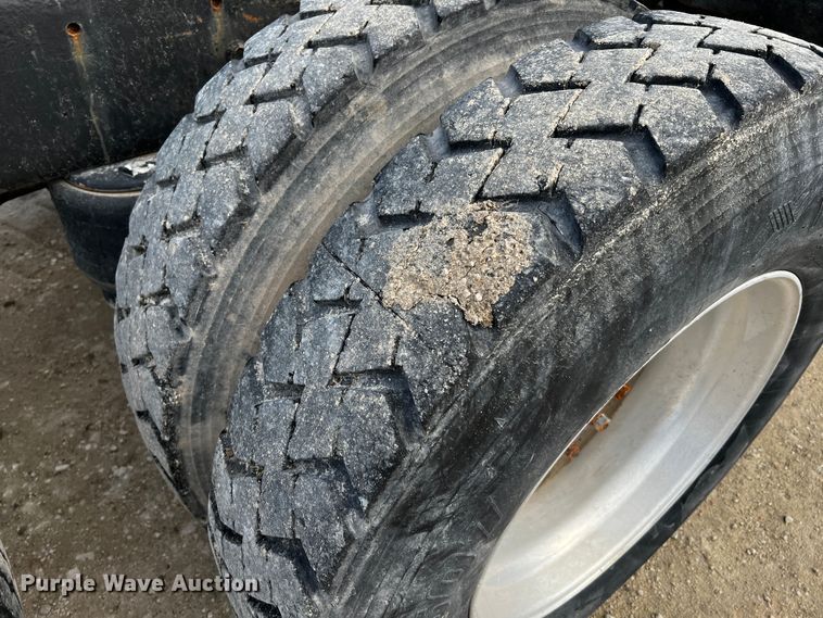 image for item DQ2022 1985 Peterbilt 359  truck cab and chassis