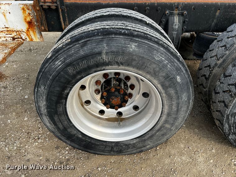 image for item DQ2022 1985 Peterbilt 359  truck cab and chassis