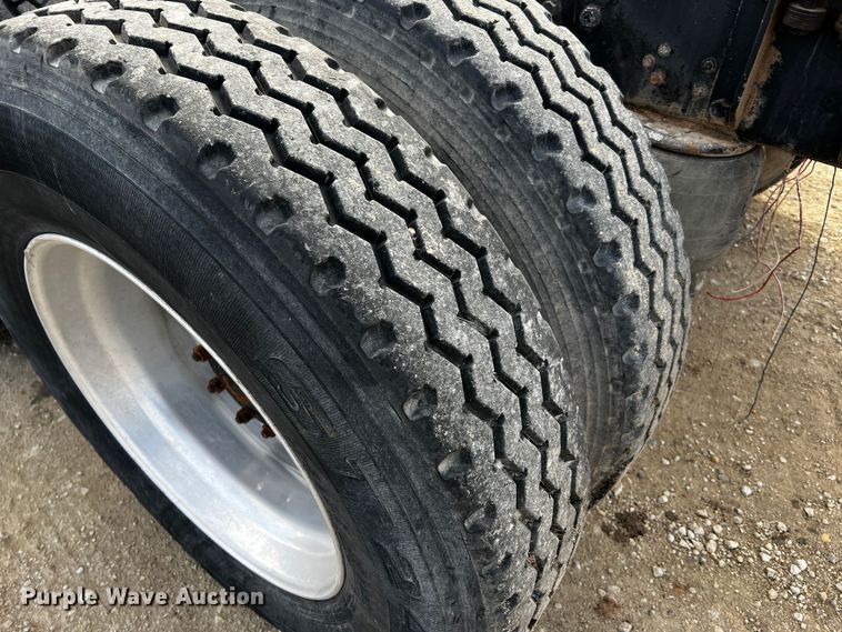 image for item DQ2022 1985 Peterbilt 359  truck cab and chassis