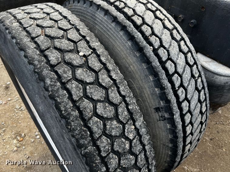 image for item DQ2022 1985 Peterbilt 359  truck cab and chassis