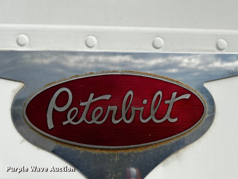 image for item DQ2022 1985 Peterbilt 359  truck cab and chassis