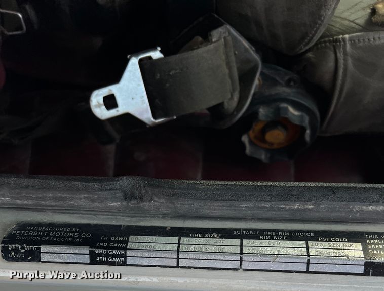 image for item DQ2022 1985 Peterbilt 359  truck cab and chassis