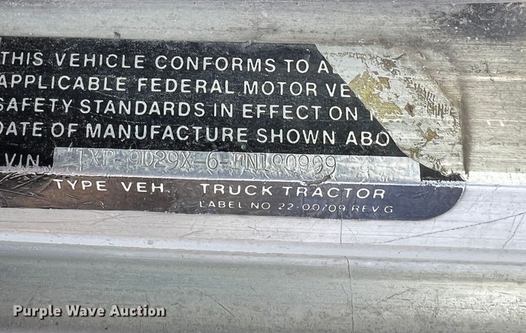 image for item DQ2022 1985 Peterbilt 359  truck cab and chassis