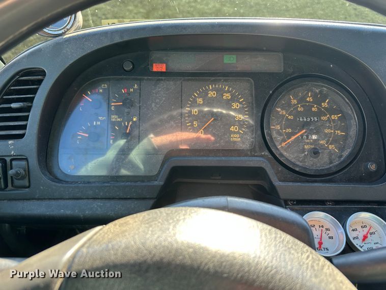 image for item DR5002 1997 Isuzu FSR  rollback truck