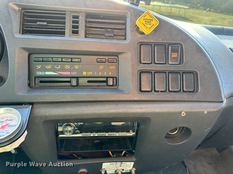 image for item DR5002 1997 Isuzu FSR  rollback truck