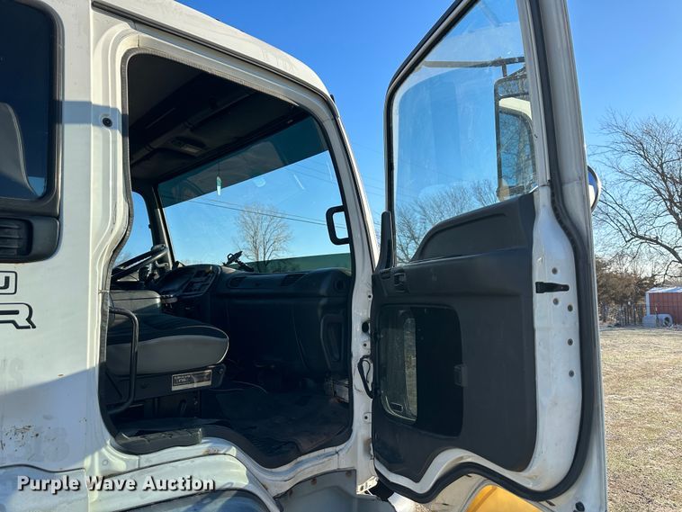 image for item DR5002 1997 Isuzu FSR  rollback truck