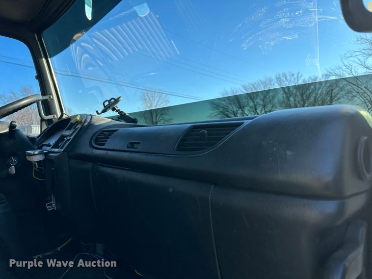 image for item DR5002 1997 Isuzu FSR  rollback truck