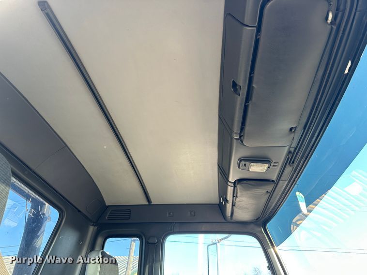 image for item DR5002 1997 Isuzu FSR  rollback truck