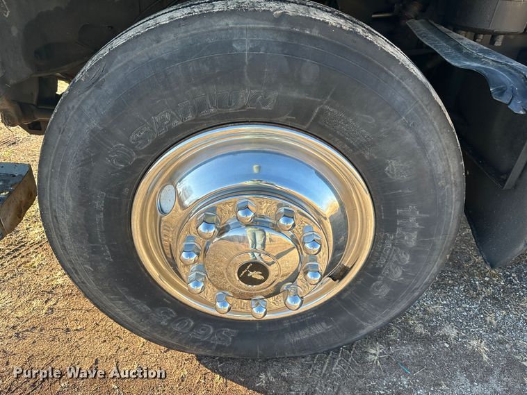 image for item DR5002 1997 Isuzu FSR  rollback truck