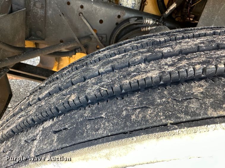 image for item DR5002 1997 Isuzu FSR  rollback truck