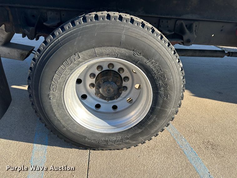 image for item DR5002 1997 Isuzu FSR  rollback truck