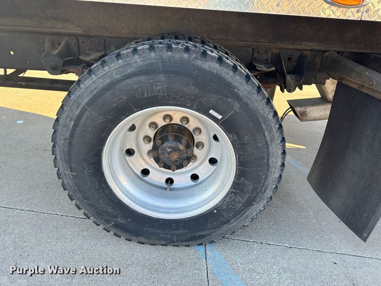 image for item DR5002 1997 Isuzu FSR  rollback truck