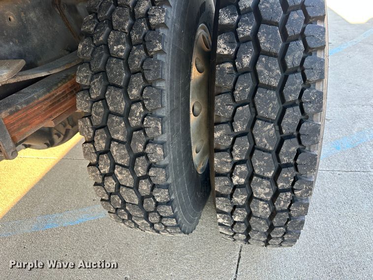 image for item DR5002 1997 Isuzu FSR  rollback truck