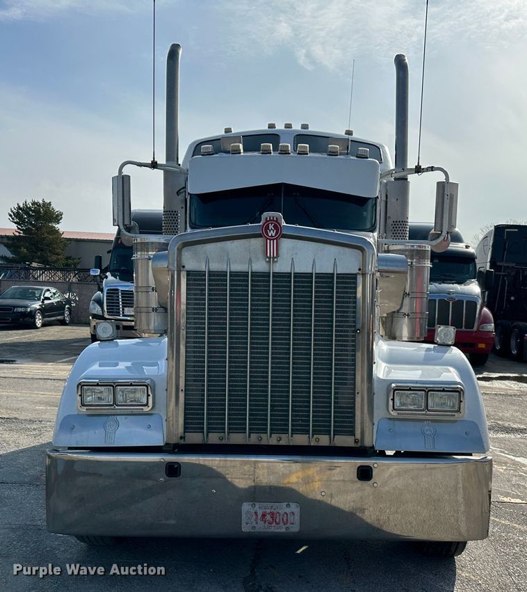 image for item DR5097 2007 Kenworth W900  semi truck