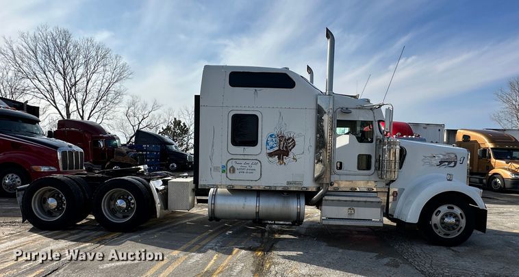 image for item DR5097 2007 Kenworth W900  semi truck
